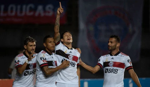 Flamengo goleia Bahia e ganha confiança para sequência do Brasileiro