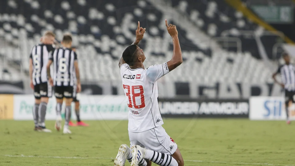 Vasco triunfa em clássico contra o Botafogo por 3 x 2