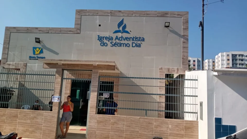 Em velório de motociclista morto em atropelamento na Constantino Nery, familiares pedem Justiça