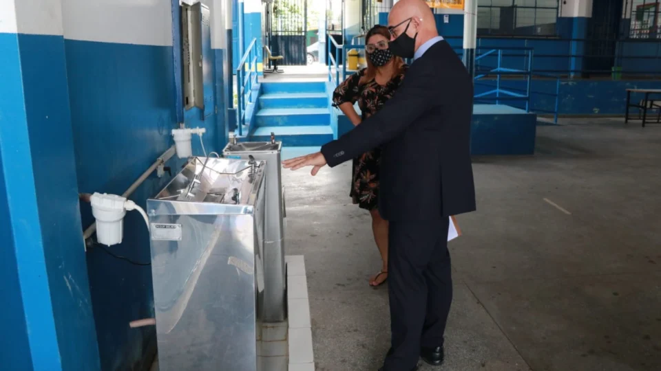 Absurdo! Defensoria Pública constata que escolas da rede municipal seguem sem itens básicos para prevenção contra a covid-19