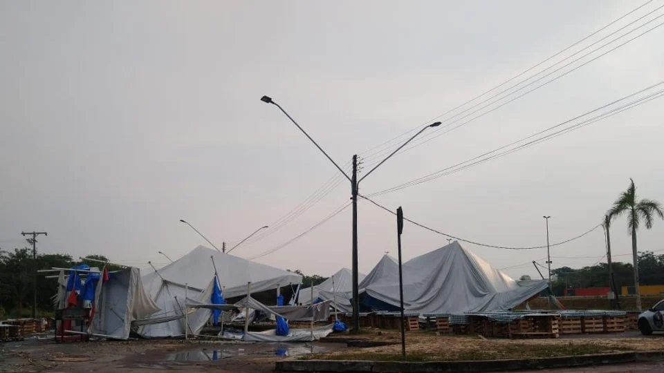 Feira de produtos regionais é cancelada após temporal destruir estrutura