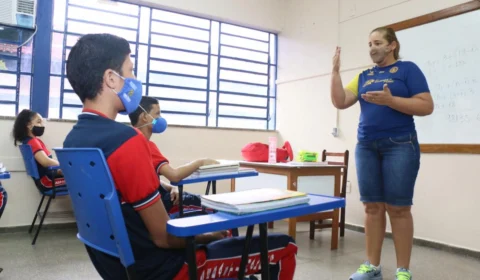 Seduc convoca professores aprovados em processo seletivo para atuar em Manaus