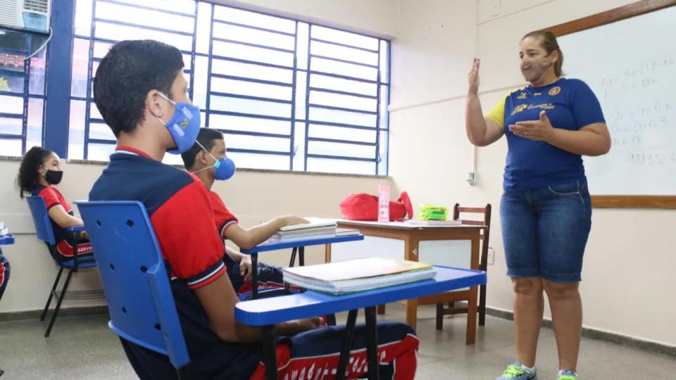 Seduc convoca professores aprovados em processo seletivo para atuar em Manaus