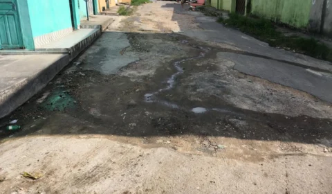 Moradora desabafa contra situação precária de rua do Santa Etelvina. ‘Ninguém suporta’