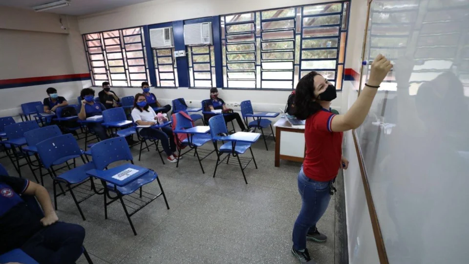 Volta às aulas: alunos serão divididos em grupos e vão estudar em dias intercalados