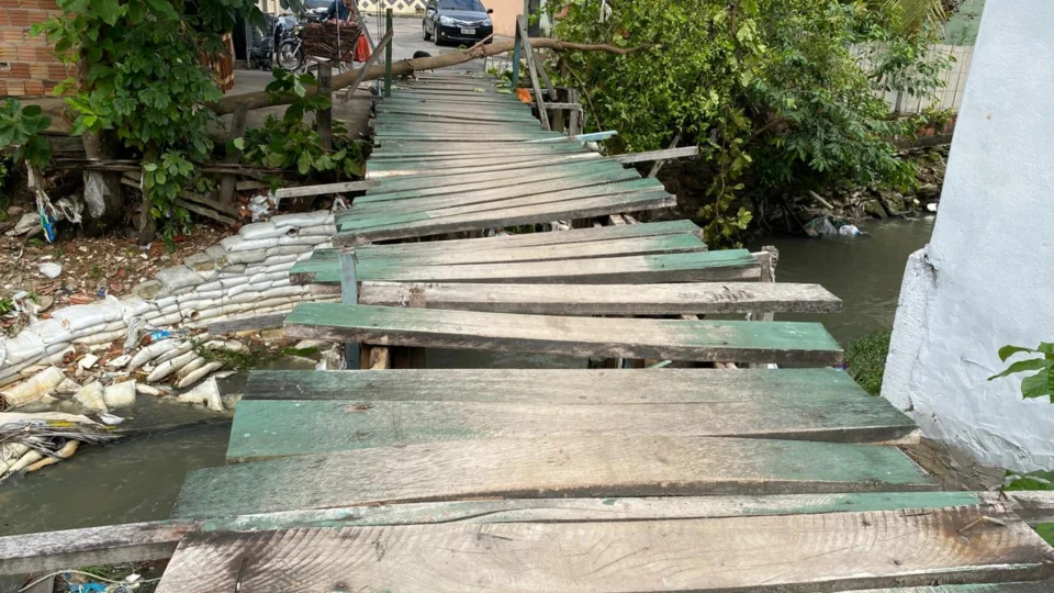 Situação precária em rua do bairro Nova Esperança, é agravada com as chuvas