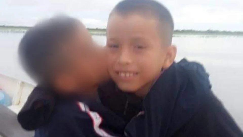 Menino de 12 anos está desaparecido após barco de pescaria afundar no AM