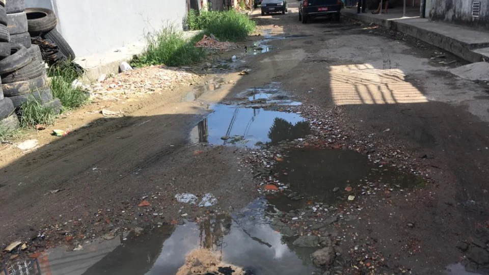 Moradores denunciam situação precária de rua no Terra Nova