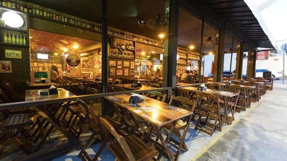 ‘Demissões ocorrerão se o decreto governamental não mudar’, diz presidente da Abrasel-AM