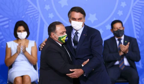 Eduardo Pazuello toma posse como ministro da Saúde