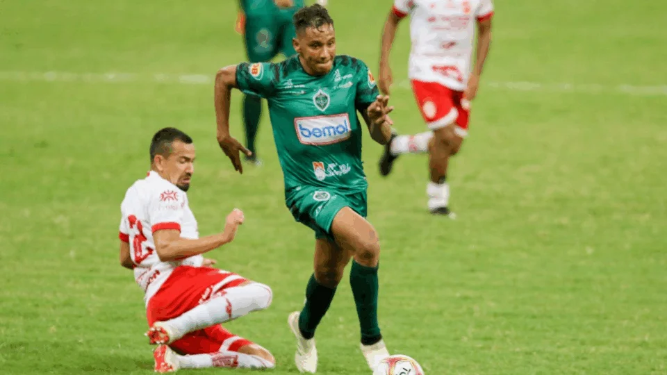 Atacante Matheus Oliveira de despede do Manaus FC