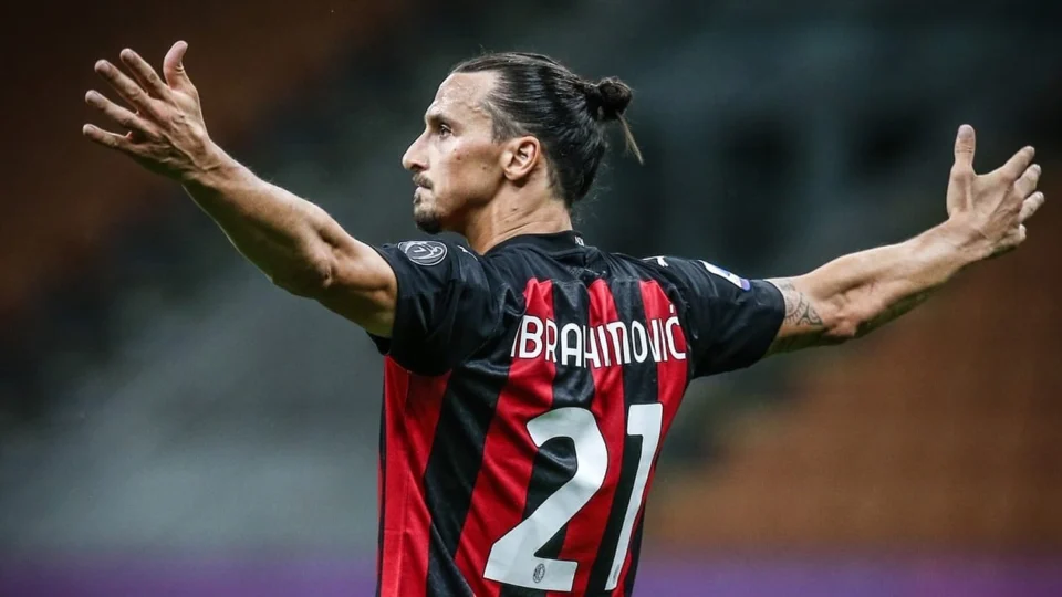 Ibrahimovic pode voltar a campo no clássico Inter de Milão e Milan, neste sábado