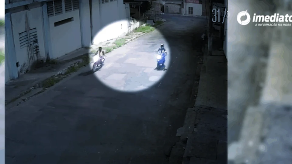 Criminosos vestidos de mototaxistas estão realizando assaltos por Manaus; Veja vídeo