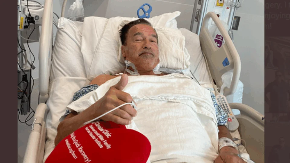 Arnold Schwarzenegger posta foto em cama de hospital e deixa fãs assustados: “Estou de volta!”