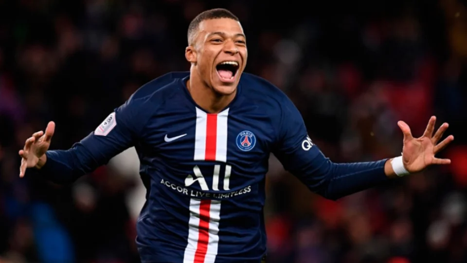 Sem Neymar, Mbappé comanda goleada do PSG em cima do Nîmes