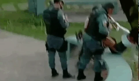 PM é flagrado dando tapa em universitária, em praça de Manaus. Veja vídeo!