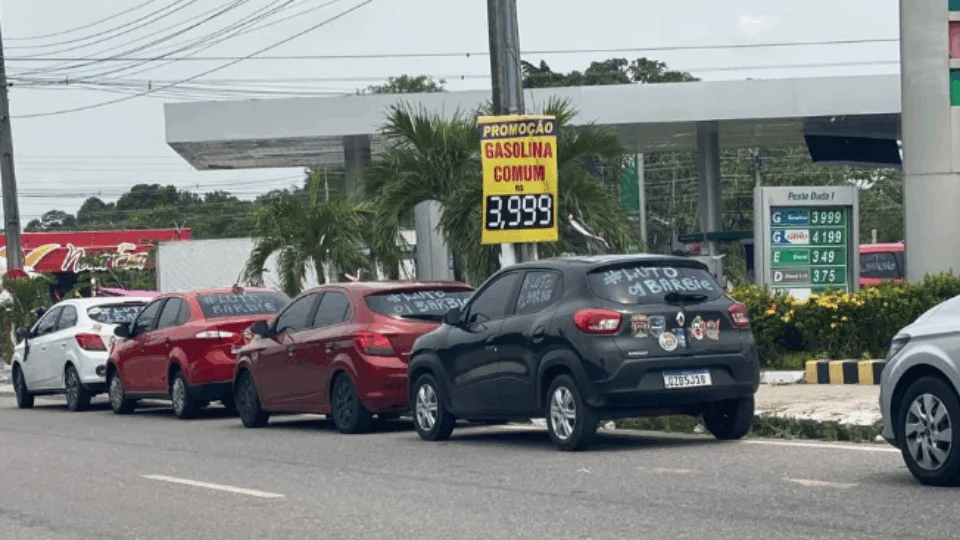 Motorista de aplicativo que morreu em acidente, recebe homenagens durante velório