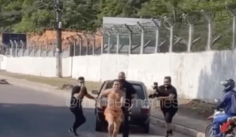 Whindersson Nunes aparece na Av. do Turismo empurrando carro pregado