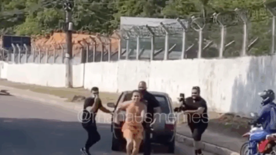 Whindersson Nunes aparece na Av. do Turismo empurrando carro pregado