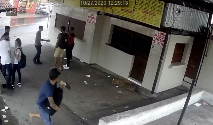 Criminosos fazem arrastão e roubam estudantes, em parada de ônibus