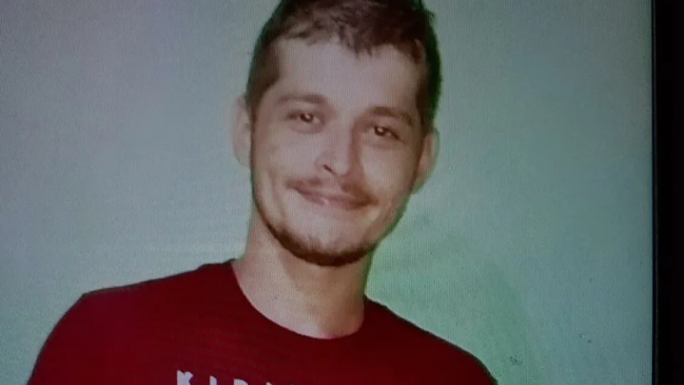 Polícia solicita ajuda da população para localizar jovem desaparecido