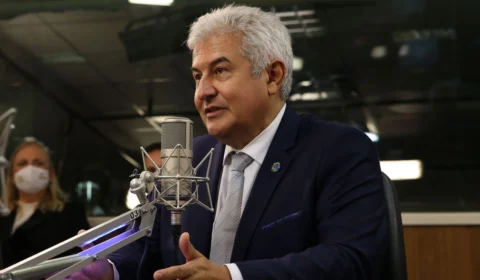 Covid-19: ministro da Ciência e Tecnologia é voluntário em testes, e diz que Annita reduz carga viral da doença