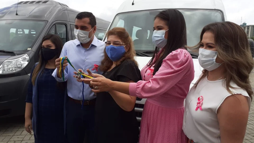 Wilson Lima realiza a entrega de veículos para instituições assistenciais em Manaus