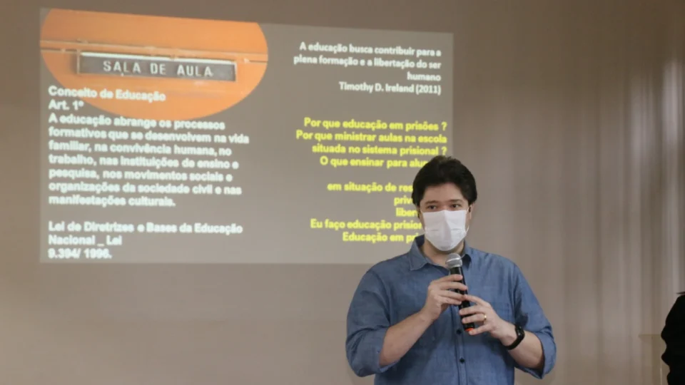 Professores que atuam no em presídios terão formação sobre Educação Prisional