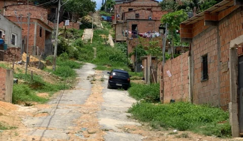 Ruas da Comunidade Fazendinha, zona Norte de Manaus, estão em completo abandono.