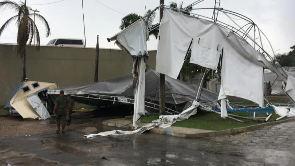 Temporal destrói tendas de abrigo para venezuelanos.  Veja Vídeo!
