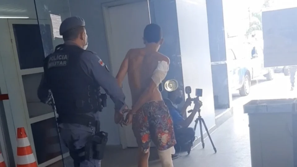 Dupla comete assalto e acaba presa após ser espancada pela população. Veja vídeo!