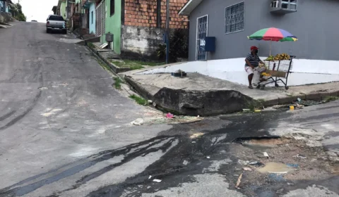 Cratera em av. principal do bairro São José causa transtornos moradores