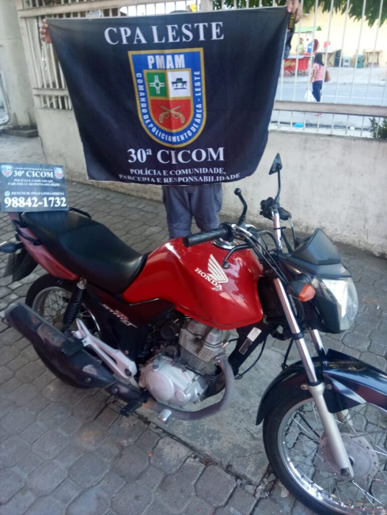 Dupla é presa com arma caseira após roubo de moto