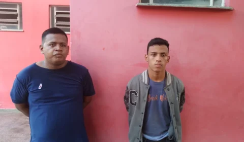 Dupla é presa com arma de fogo caseira e R$ 110, após roubo de moto