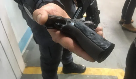 VÍDEO | Homem mata colega de bebedeira, deixa outro baleado, e morre em confronto com a polícia