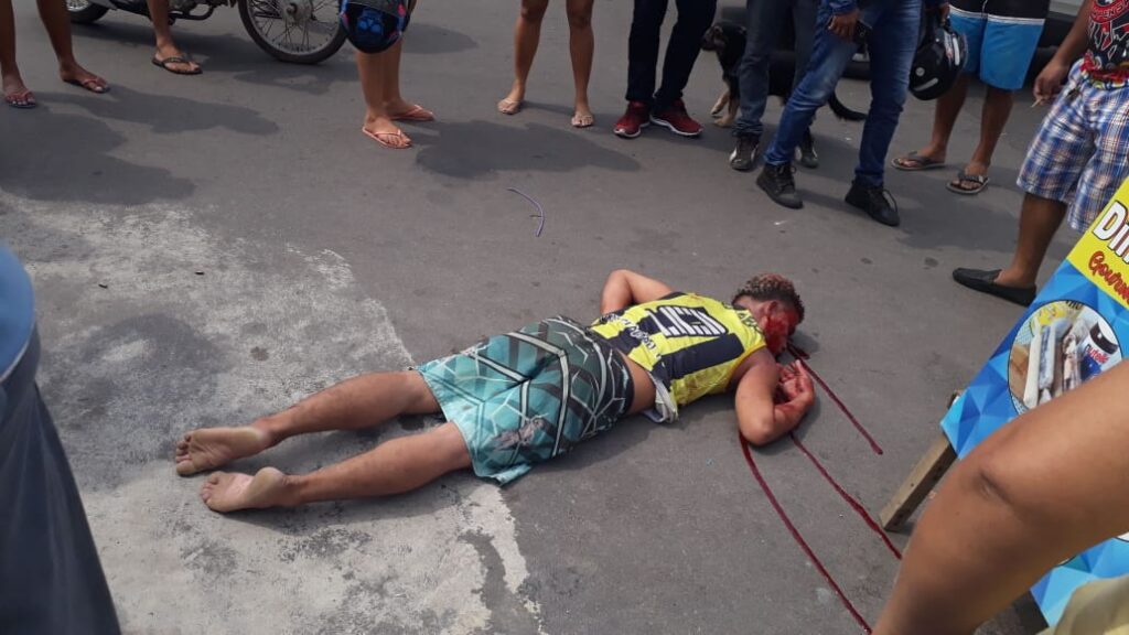 Homem leva tiro na cabeça e é socorrido, na Compensa
