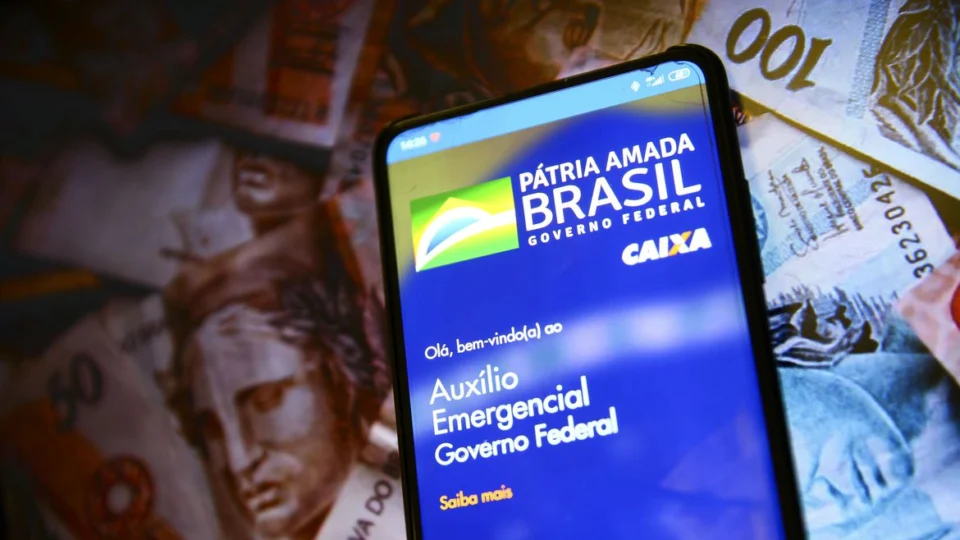 Auxílio emergencial: Caixa paga parcela de R$ 600 e R$ 300 para nascidos em setembro