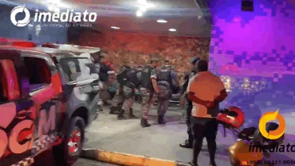 VÍDEO –  Veja o momento em que Policiais da Rocam chegam com assaltantes baleados no SPA do Galiléia