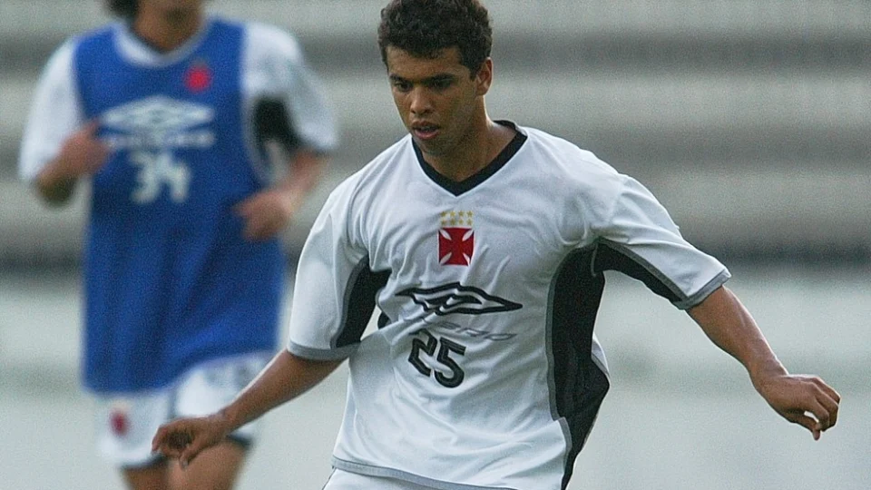 Ex-jogador do Vasco, Coutinho morre aos 36 anos após sofrer infarto