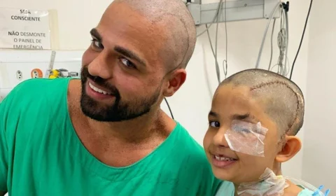 Dia do médico: neurocirurgião raspa a cabeça e cumpre promessa para criança com tumor no cérebro