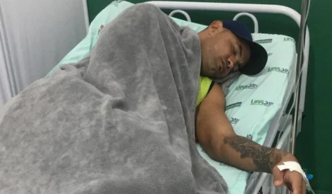 Goleiro Bruno e mais 16 jogadores são internados com suspeita de intoxicação alimentar