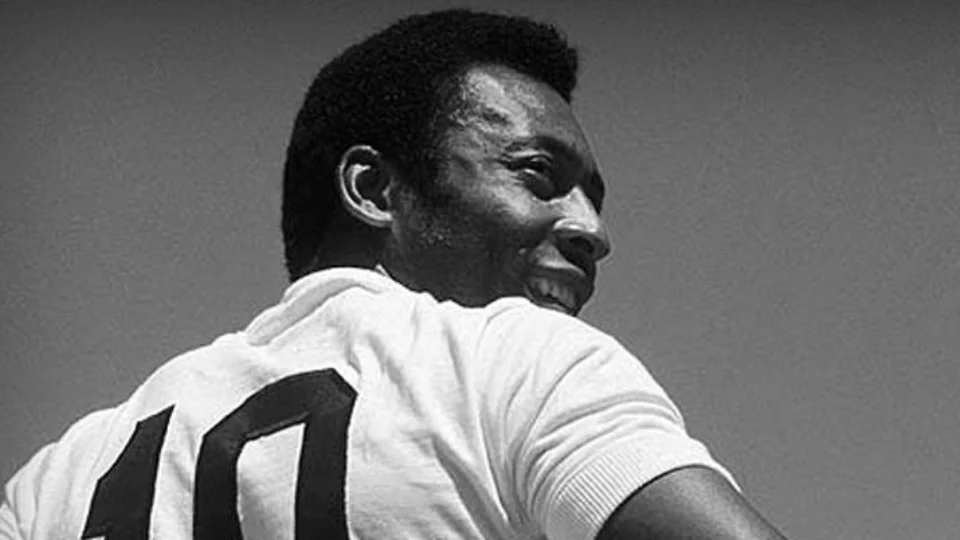 Pelé, o rei do futebol, completa 80 anos de história