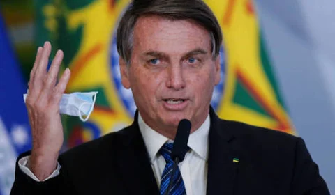 “O governo brasileiro ofertará a vacina a toda a população de forma gratuita e não obrigatória” diz Bolsonaro