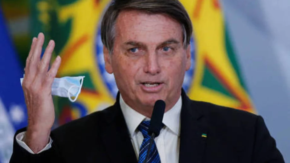 “O governo brasileiro ofertará a vacina a toda a população de forma gratuita e não obrigatória” diz Bolsonaro