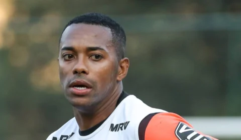 Após ser contratado por Santos, internet rejeita Robinho, acusado de estupro