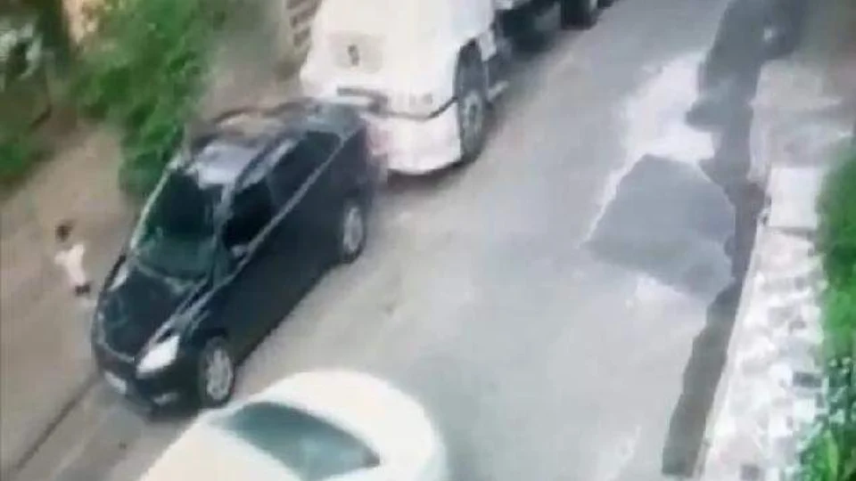 Criança de 5 anos morre após ser atropelada em rua