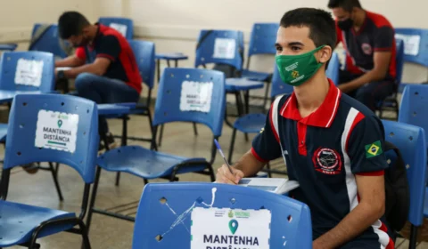 Governo do Amazonas retoma aulas presenciais para 50 mil alunos da Região Metropolitana de Manaus