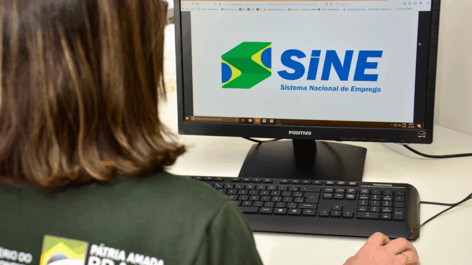 Procurando emprego? Veja as vagas disponíveis  para esta quinta (5)