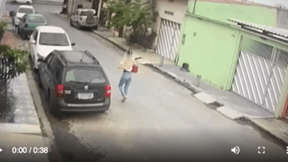VÍDEO | Homem criminoso é flagrado cometendo arrastões pela zona Norte