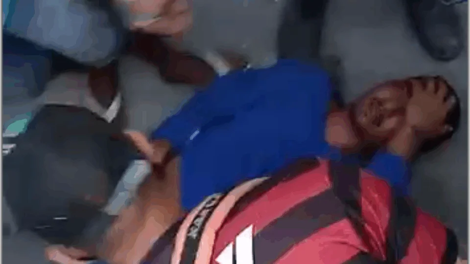 Vídeo | População agride suposto assaltante na zona Norte